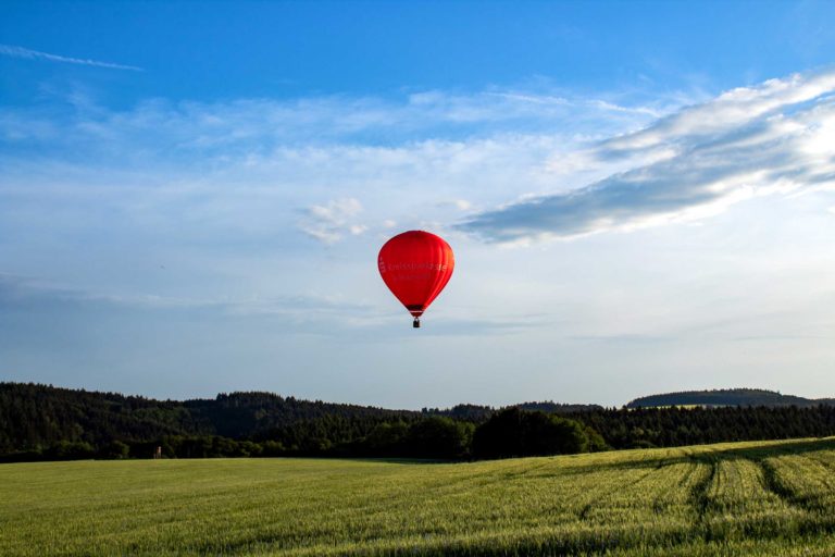 Ballon während der Fahrt über die Vulkaneifel